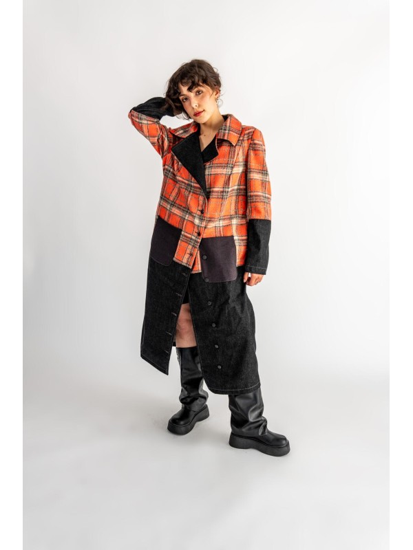 PŁASZCZ CZARNY DENIM KRATA CZERWONA
