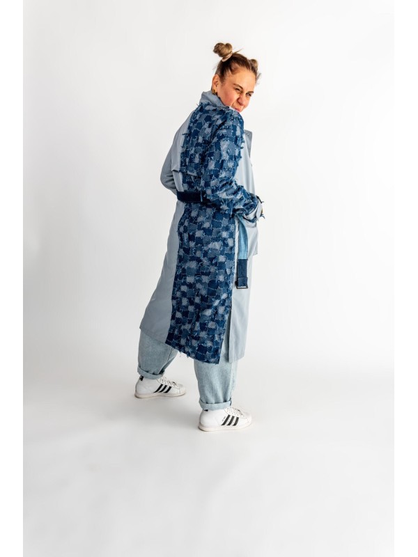 PŁASZCZ TRENCH NIEBIESKI PATCHWORK DENIM