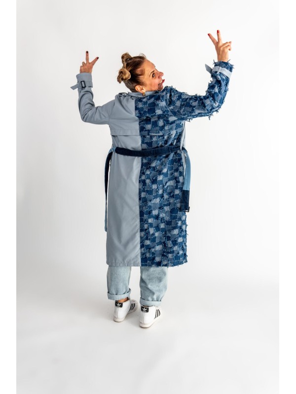 PŁASZCZ TRENCH NIEBIESKI PATCHWORK DENIM