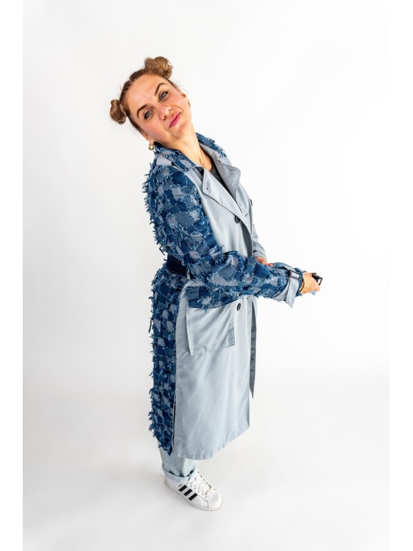 PŁASZCZ TRENCH NIEBIESKI PATCHWORK DENIM
